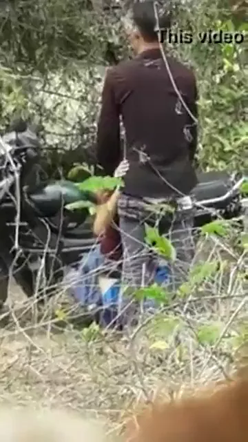 जंगल में लवर्स ने देसी चुदाई करते हुए मस्ती की ब्लू फिल्म वीडियो — screenshot 5