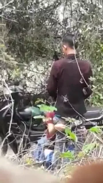 जंगल में लवर्स ने देसी चुदाई करते हुए मस्ती की ब्लू फिल्म वीडियो — screenshot 8