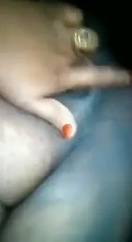 आयशा खाला ने हस्तमैथुन करके चूत से पानी निकाला देसी आंटी वीडियो — screenshot 4