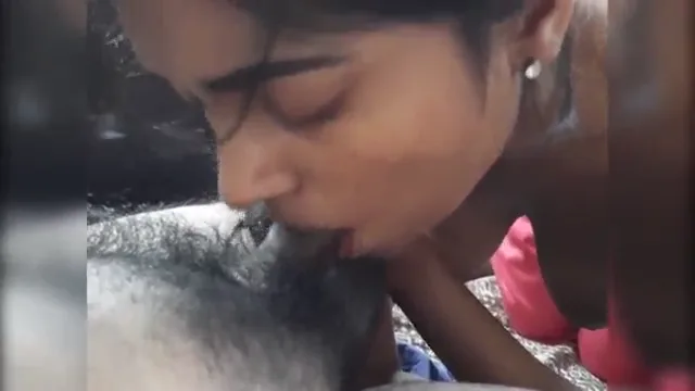 काला मद्रासी लंड चूसती हुई भाभी का हॉट ब्लोजॉब हिंदी बीएफ वीडियो — screenshot 3