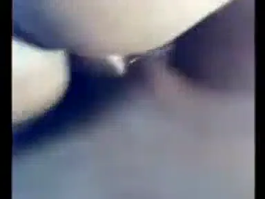 देसी माल की चूत तेल लगाकर जोर जोर से चोदी गई गांव की चुदाई वीडियो — screenshot 10