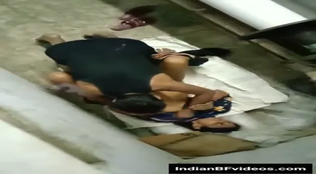 फैक्टरी में काम करने वाली रंडी भाभी को मैनेजर ने चोदते हुए देहाती चुदाई की ब्लू फिल्म एमएमएस — screenshot 1