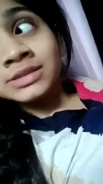 कॉलेज गर्ल ने गांड में उंगली डालकर चर्बीदार चूत से खेला देसी एमएमएस — screenshot 4
