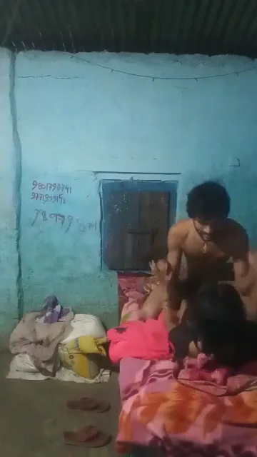 देहाती पति ने बीवी को जोरदार चोदकर देसी चुदाई का मजा दिया वीडियो — screenshot 1