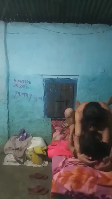 देहाती पति ने बीवी को जोरदार चोदकर देसी चुदाई का मजा दिया वीडियो — screenshot 4