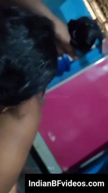 तमिल गांव की देसी आंटी ने लवर के मोटे काले लंड को चूसा और अंडकोष चाटा हिंदी बीएफ — screenshot 1