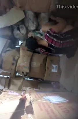चोकीदार ने गोदाम में चोर लड़की को जबरदस्त चोदा हिंदी बीएफ वीडियो — screenshot 3