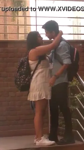 कॉलेज कैंपस में किसिंग करते स्टूडेंट्स की सेक्सी देसी एमएमएस वीडियो — screenshot 4