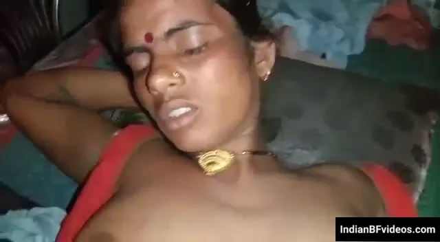 विलेज रंडी भाभी की बड़ी चूत में गिलास घुसाया देसी चुदाई एमएमएस वीडियो