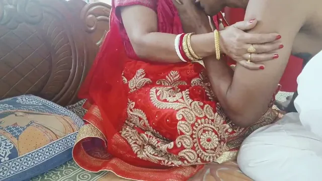 सुहागरात में पति ने भाभी की चूत चोदकर मजेदार देसी सेक्स किया हिंदी बीएफ — screenshot 2