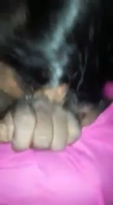 चुदासी मल्लू लड़की ने बॉयफ्रेंड का लंड सहलाया और किसिंग की — screenshot 3