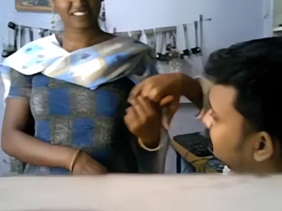 तमिल साली के साथ मोबाइल शॉप में गंदी चूत चुदाई देसी सेक्स वीडियो — screenshot 1