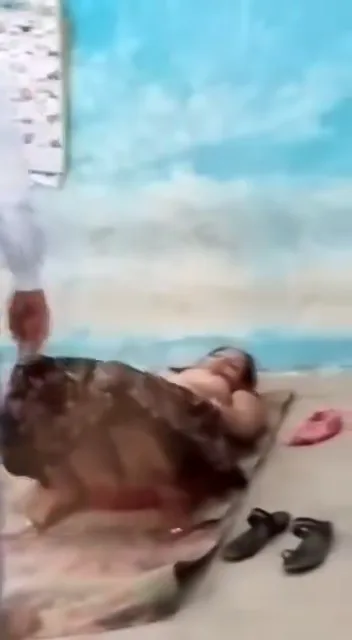 सरकारी बाबू ने आंगनवाड़ी में रांड लाकर उसकी चूत चोदी देसी रंडी चुदाई हिंदी बीएफ — screenshot 1