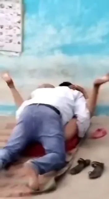 सरकारी बाबू ने आंगनवाड़ी में रांड लाकर उसकी चूत चोदी देसी रंडी चुदाई हिंदी बीएफ — screenshot 4