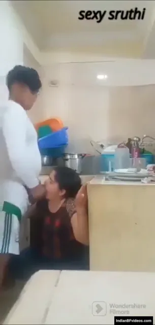 किचन में कजिन सिस्टर को लंड चूसाकर वीर्य पिलाया देसी सेक्स हिंदी बीएफ वीडियो — screenshot 4