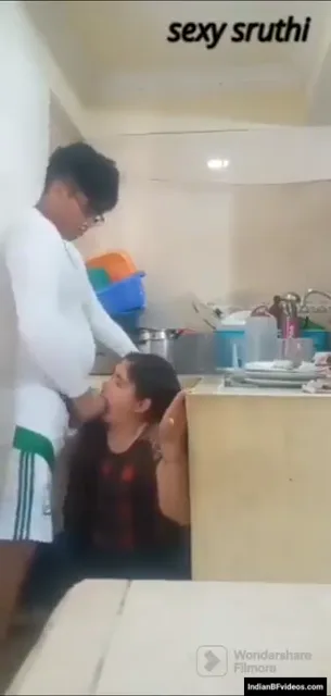 किचन में कजिन सिस्टर को लंड चूसाकर वीर्य पिलाया देसी सेक्स हिंदी बीएफ वीडियो — screenshot 5
