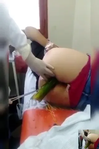 लड़की की गांड से ककड़ी निकालकर डॉक्टर ने चुदाई की अंग्रेजी बीएफ सेक्स वीडियो — screenshot 4