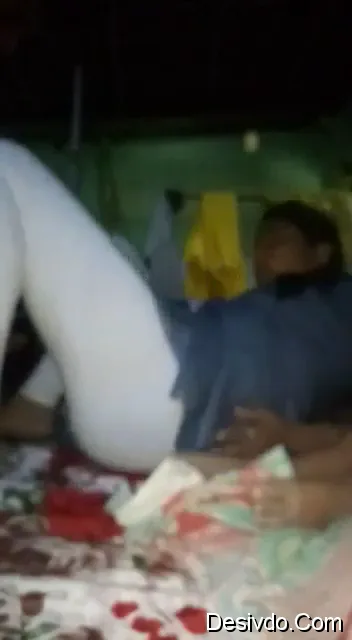 साली की लेगिंग्स चड्डी उतारकर जीजा की चुदाई हिंदी बीएफ वीडियो — screenshot 3