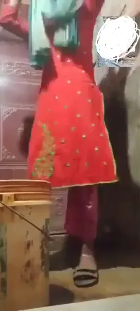 गरीब देहाती लड़की ने वीडियो कॉल पर नंगी चूत दिखाई देसी MMS ब्लू फिल्म — screenshot 2