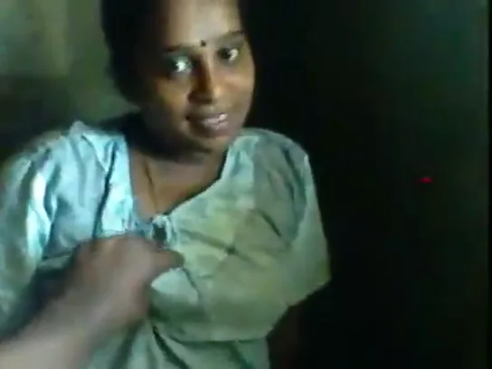 तमिल गर्ल ने लण्ड के सुपाड़े पर जीभ लगाकर चूसा बीएफ सेक्स वीडियो — screenshot 1