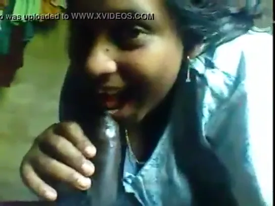 तमिल गर्ल ने लण्ड के सुपाड़े पर जीभ लगाकर चूसा बीएफ सेक्स वीडियो — screenshot 5