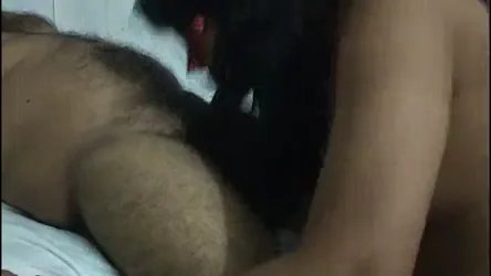 स्टोर मैनेजर का लौड़ा चूसकर हलक तक लेती देसी लड़की हिंदी बीएफ — screenshot 8