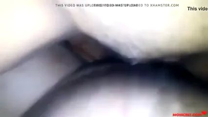 उत्तेजित देसी गर्लफ्रेंड की गीली चूत चुदासी मारी चुदाई हिंदी बीएफ सेक्स वीडियो — screenshot 2