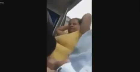 चलती बस में औरत ने अनजान यात्री का लंड हिलाया देसी MMS — screenshot 6