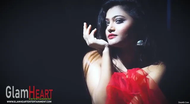 सेमीन्यूड सेक्सी इंडियन बेब की हॉट अदाएं और नंगी चुदाई — screenshot 2
