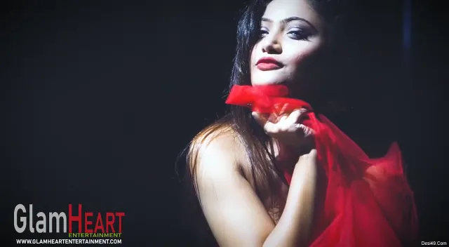 सेमीन्यूड सेक्सी इंडियन बेब की हॉट अदाएं और नंगी चुदाई — screenshot 3