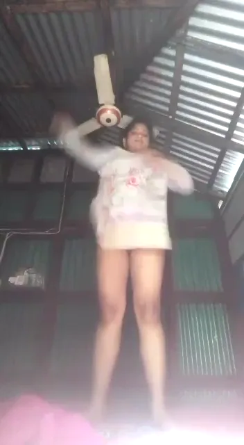 मुस्लिम भाभी की चूत खुजली मिटाने के लिए वीडियो कॉल पर देसी चुदाई — screenshot 10