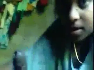तामिल आंटी के बड़े बूब्स दबाकर लंड चुसवाने का सेक्सी ब्लू फिल्म वीडियो — screenshot 3