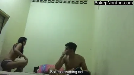 इंडियन लवर्स का घरेलू सेक्स वीडियो देसी चूत चुदाई एमएमएस क्लिप — screenshot 2