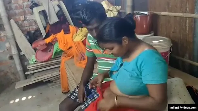 कच्चे मकान में विलेज गरीब पति पत्नी की जोरदार देसी चुदाई हिंदी बीएफ गांव MMS वीडियो