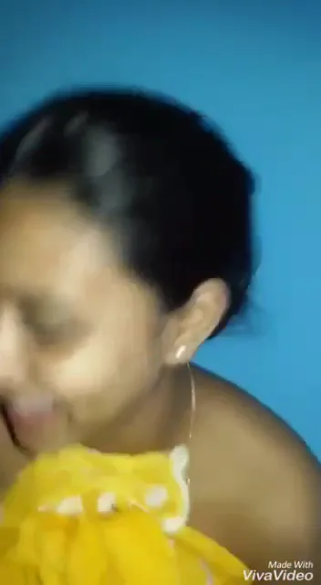 इनोसेंट गर्लफ्रेंड के बड़े बूब्स चूसता प्रेमी का देसी सेक्स MMS वीडियो — screenshot 5