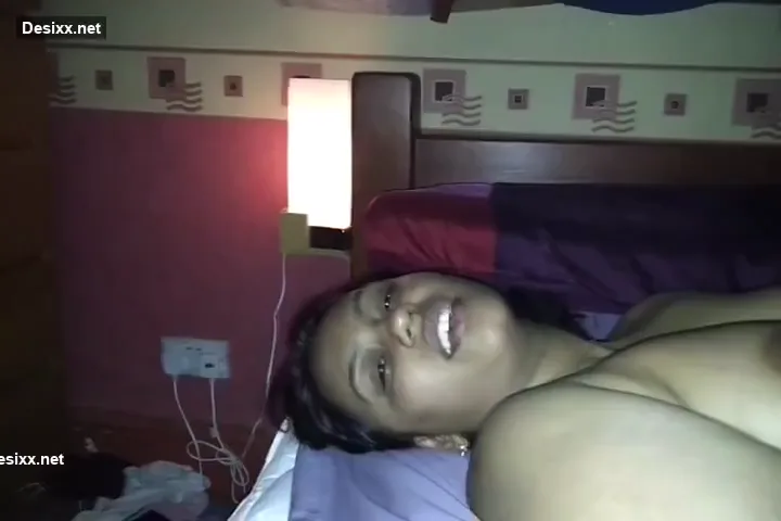 औरत ने चूत में वाइब्रेटर डालकर मस्ती की और चेहरा देखकर मजा लें हिंदी एमएमएस