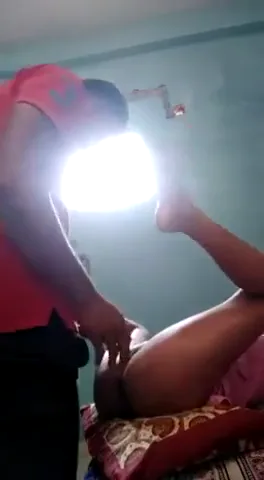 खूबसूरत क्यूट गर्लफ्रेंड ने किसिंग ब्लोजॉब चुदाई का मजा दिया वीडियो — screenshot 6
