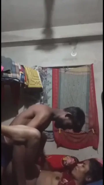 देसी कपल की घरेलू देहाती चुदाई हिंदी बीएफ MMS ब्लू फिल्म गांव की सेक्स वीडियो — screenshot 5