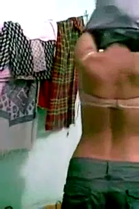 गर्लफ्रेंड की चूत चाटकर जोरदार चुदाई की देसी सेक्स वीडियो — screenshot 1