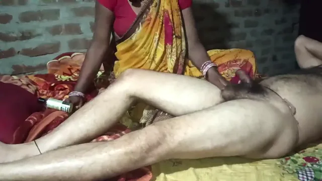 देहाती पति पत्नी ने घर में जबरदस्त चूत चुदाई करवाई गांव की क्लिप — screenshot 1