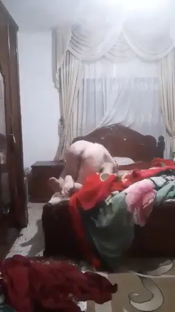 देसी पति पत्नी ने बैडरूम में लिया जोरदार सेक्स का मजा हिंदी बीएफ वीडियो — screenshot 4