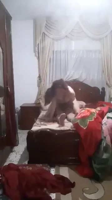 देसी पति पत्नी ने बैडरूम में लिया जोरदार सेक्स का मजा हिंदी बीएफ वीडियो — screenshot 8