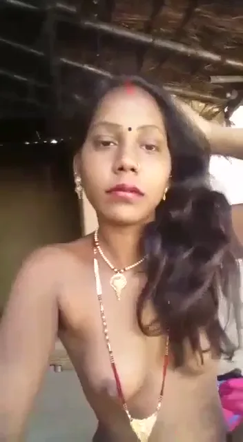 गाँव की आदिवासी भाभी की चूत वाली देसी सेल्फी MMS वीडियो — screenshot 9