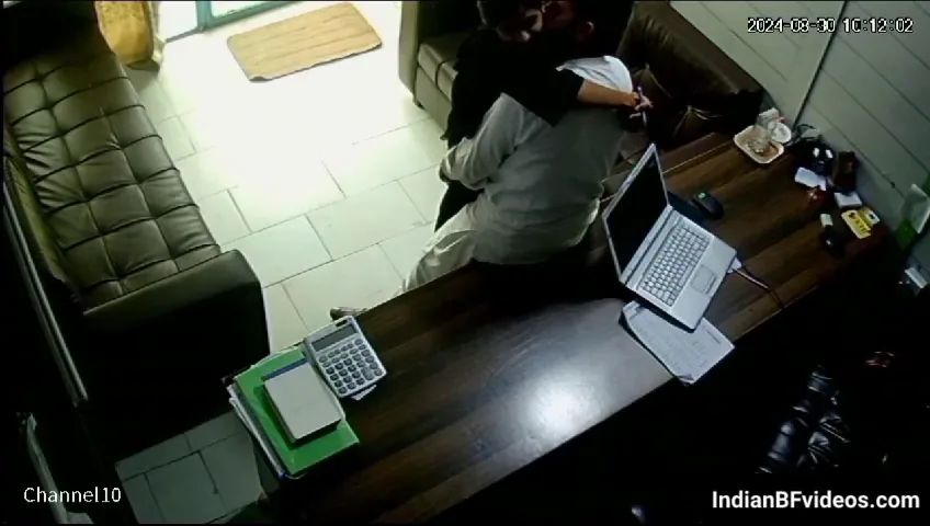 पाकिस्तानी ऑफिस में ठरकी बॉस ने सेक्रेटरी को टेबल पर चोदा MMS ब्लू फिल्म हिंदी बीएफ