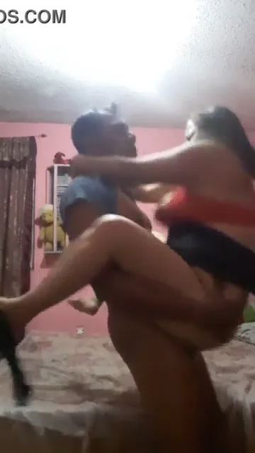 अमेजोन डिलीवरी वाले ने गुजराती आंटी को जमकर चोदा देसी आंटी सेक्स वीडियो — screenshot 4