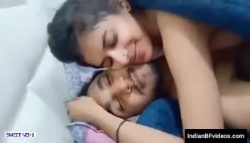 सुंदर देसी गर्लफ्रेंड की गीली चूत में लंड घुसाकर जोरदार देहाती चुदाई हिंदी बीएफ एमएमएस — screenshot 1