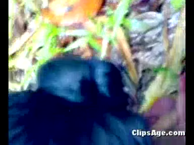 बहुत चुदा हुआ गंवार आंटी का भोसड़ा लंड से भरते हुए देसी चुदाई वीडियो — screenshot 8