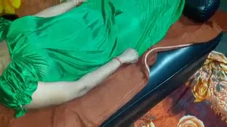 नाइटी वाली भाभी की गीली चूत जोरदार चुदाई हिंदी बीएफ एमएमएस वीडियो — screenshot 2