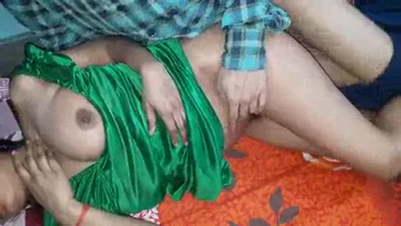 नाइटी वाली भाभी की गीली चूत जोरदार चुदाई हिंदी बीएफ एमएमएस वीडियो — screenshot 7