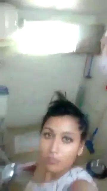 सेक्सी देसी गर्ल ने टैटू वाले बूब्स दिखाकर नंगी सेल्फी लेकर चूत चुदाई की एमएमएस — screenshot 2